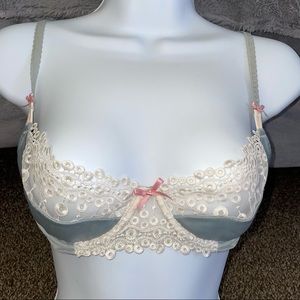 Cosmopolitan lace bra 34B